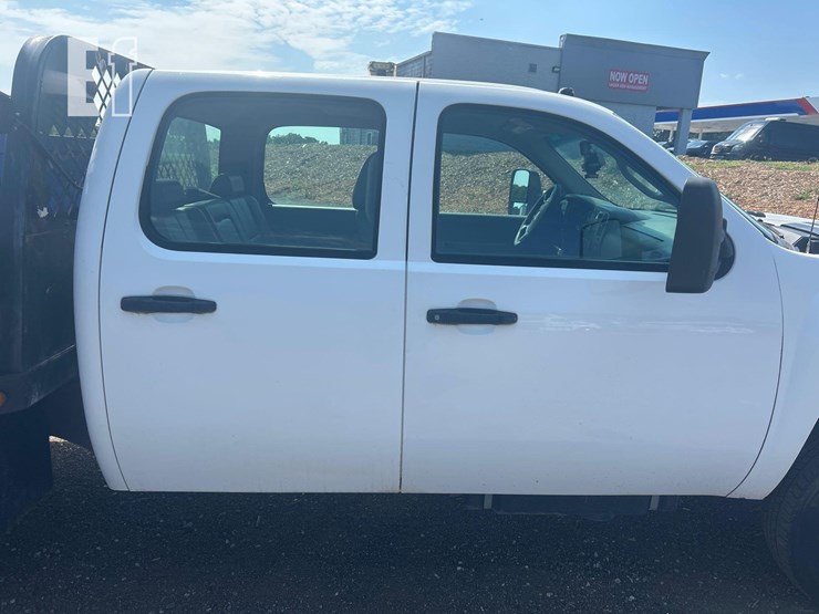 2011-chevrolet-cheyenne-3500hd-image-15