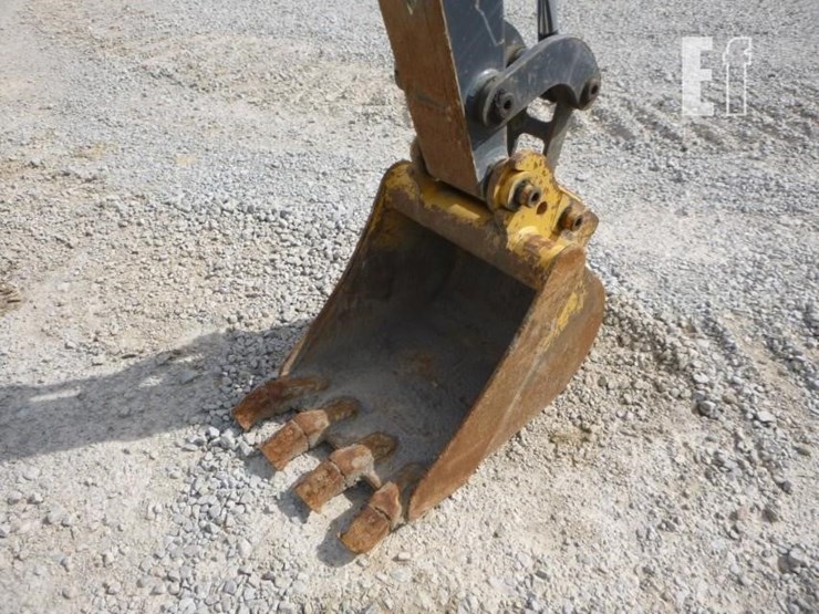 2021-deere-26g-image-18