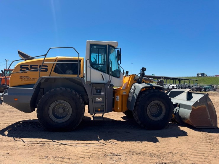 2021-liebherr-l556-image-6
