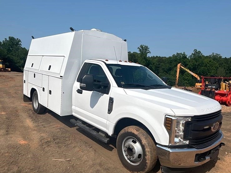 2020-ford-f350-xl-image-2