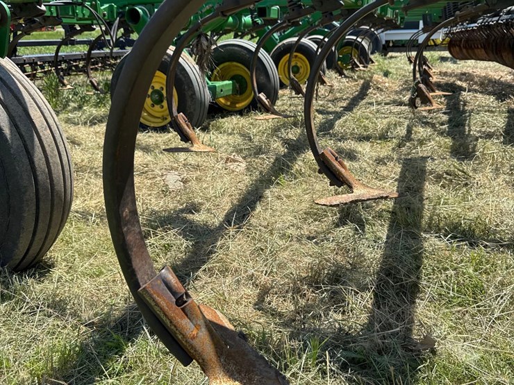 john-deere-2310-image-26