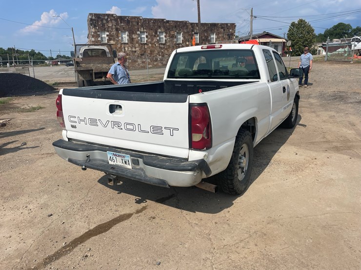 2003-chevrolet-silverado-image-3