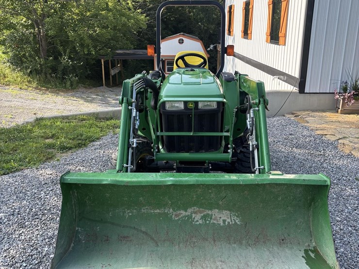 john-deere-3032e-image-2