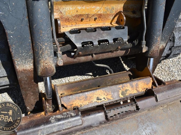 2012-deere-333d-image-7
