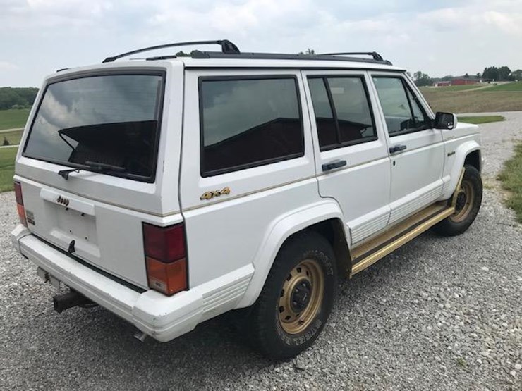 1992-jeep-cherokee limited--low-miles-image-4
