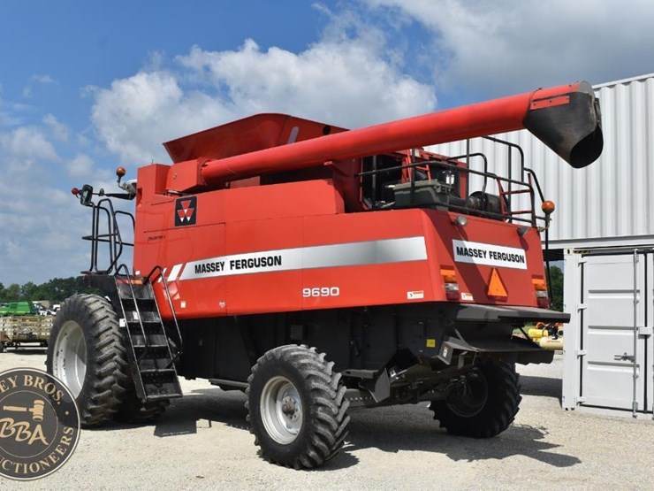 2007-massey-ferguson-9690-image-12
