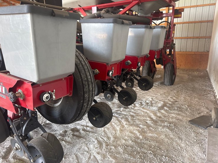 2010-case-ih-1250-image-16
