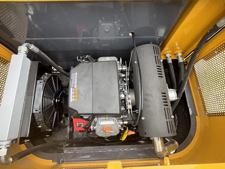 #113-•-cfg-industrial-excavator-w/-enclosed-cab-image-5