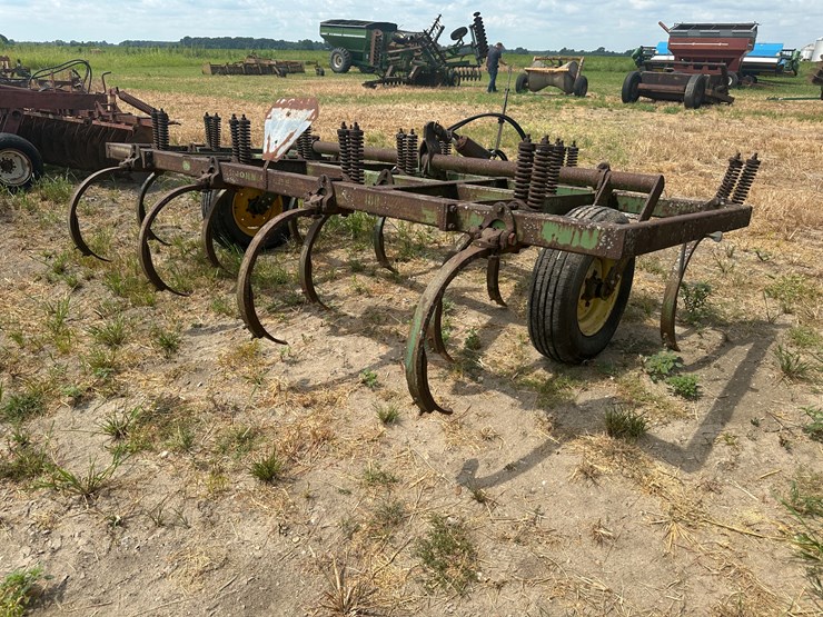 john-deere-100-image-3