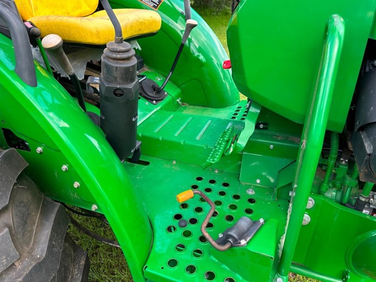 2021-john-deere-5045e-image-14