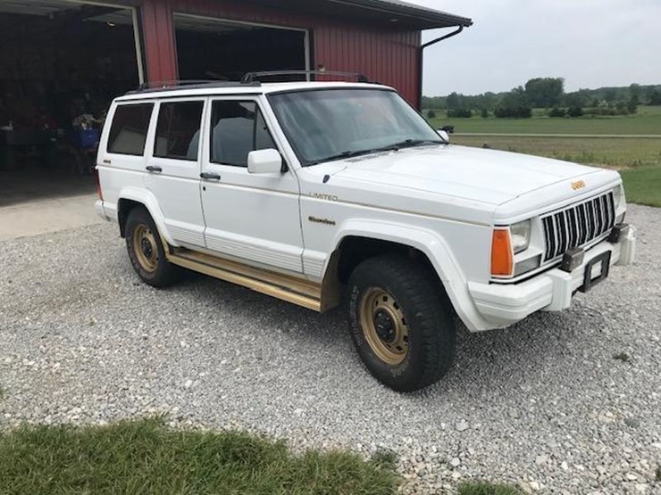 1992-jeep-cherokee limited--low-miles-image-1