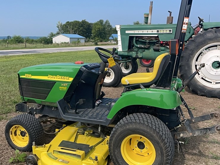 john-deere-2210-image-1