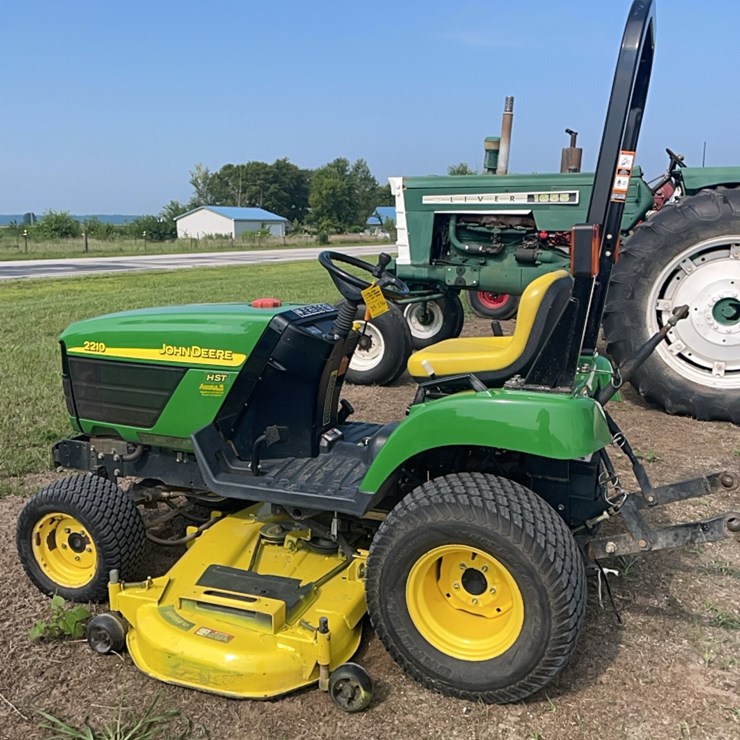 JOHN DEERE 2210