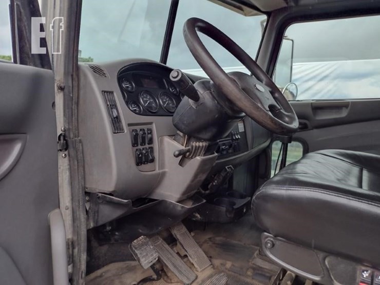 2013-peterbilt-337-image-13