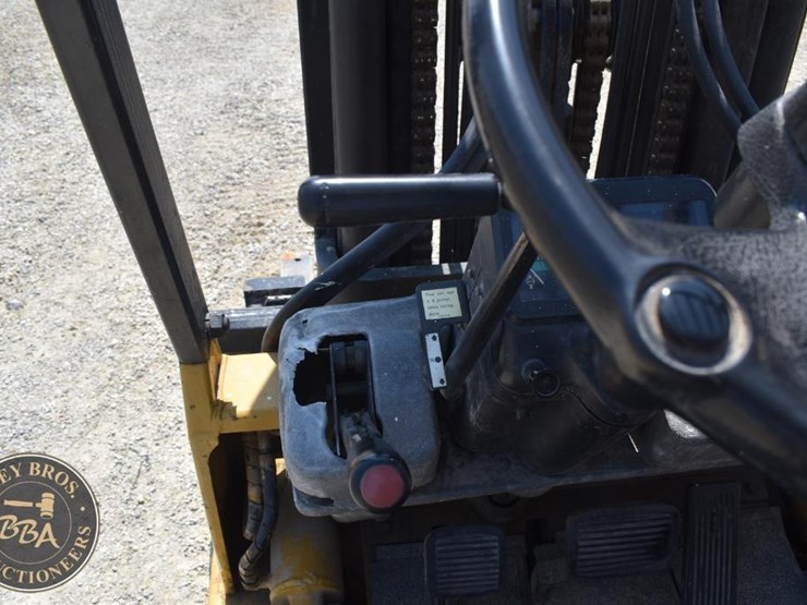 1996-caterpillar-gc30-image-28