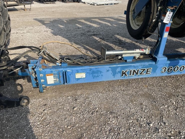 2001-kinze-3600-image-2