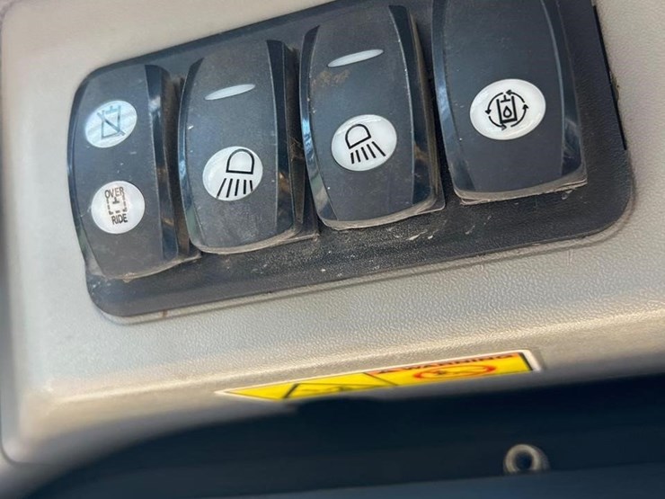 2015-caterpillar-279d-image-17