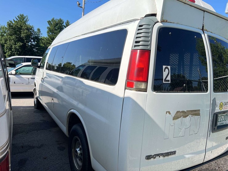 2001-chevrolet-express-3500-image-8
