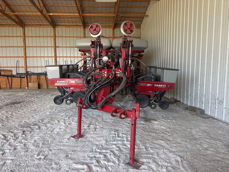 2010-case-ih-1250-image-2