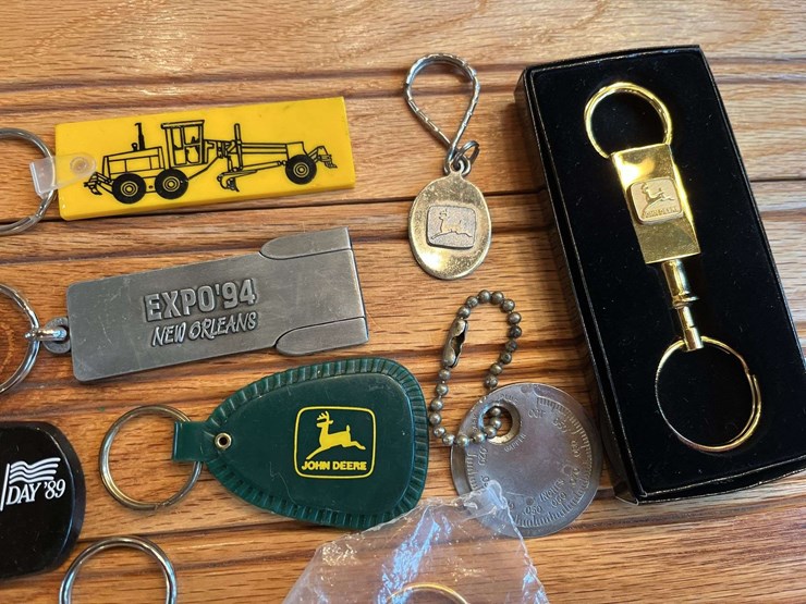 john-deere-keychains-image-3