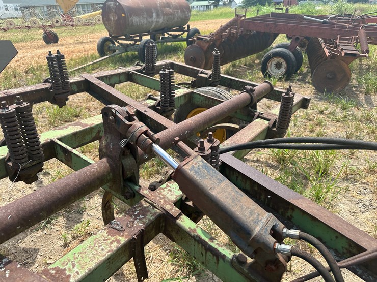 john-deere-100-image-28