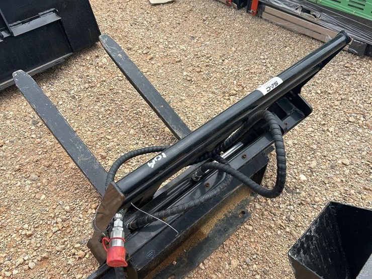 mini-skid-steer-side-shift-fork-attachment-image-2