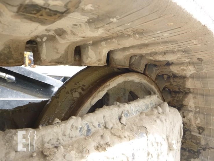 2021-deere-26g-image-40