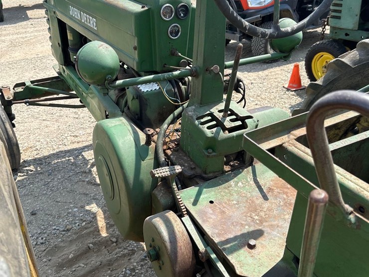 john-deere-b-image-9