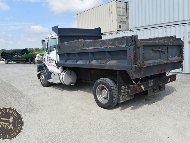 1999-freightliner-fl60-image-6