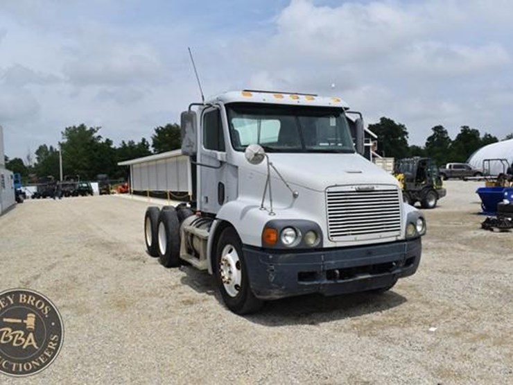 2002-freightliner-century-112-image-9