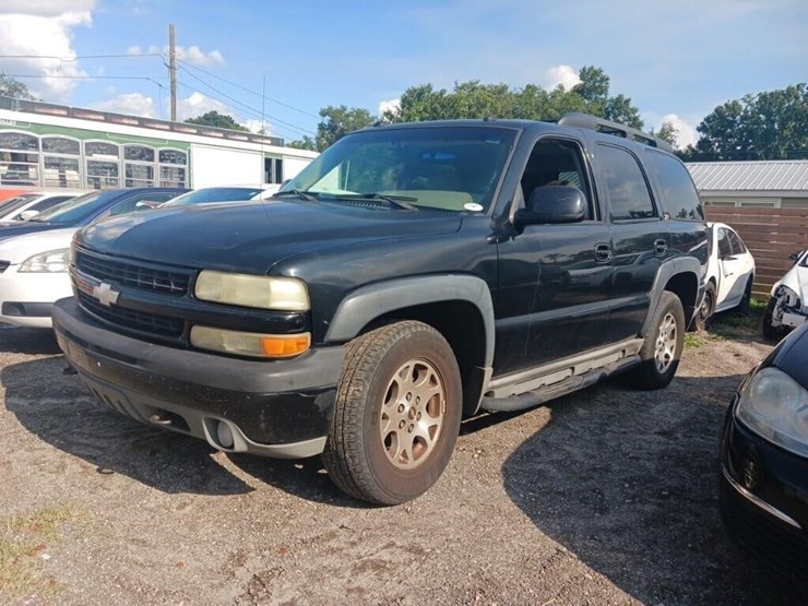 2003-chevrolet-tahoe-image-1