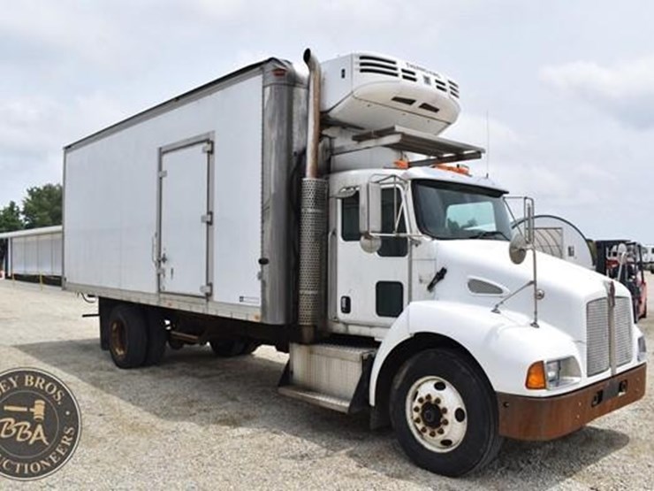 2008-kenworth-t300-image-14