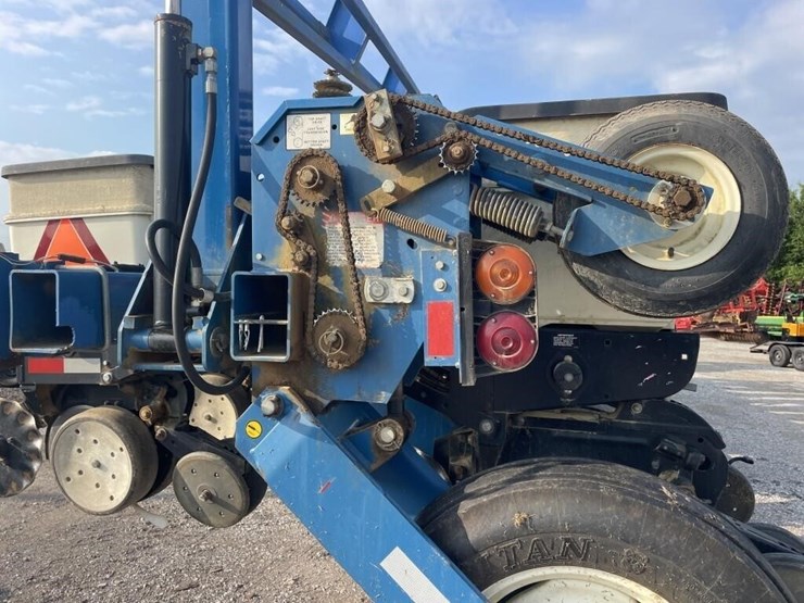 2001-kinze-3600-image-12
