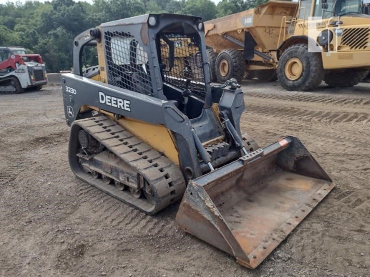 deere-323d-image-36