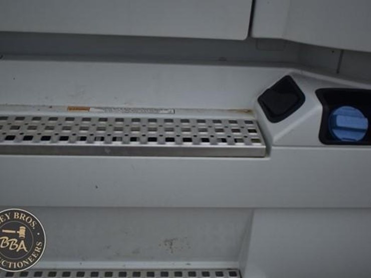 2014-volvo-vnl64t670-image-17