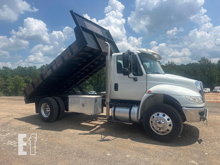 2015-international-durastar-4400-image-1