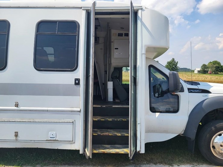 2012-ford-f550-xl-image-69