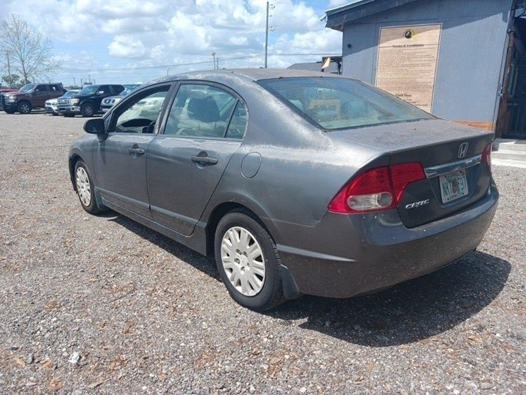 2010-honda-civic-runs/moves-vp-image-4