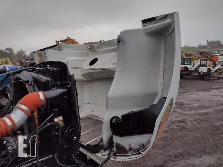 2008-peterbilt-335-image-22