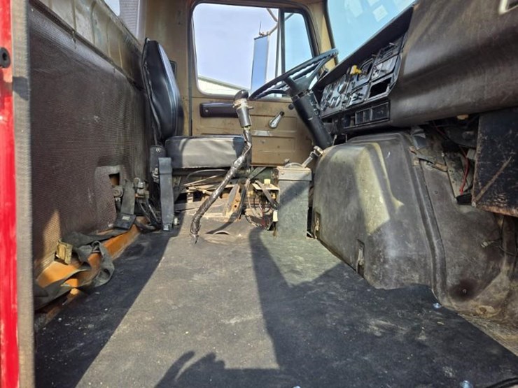 1981-international-f2674-tandem-axle-grain-truck-w/tag-axle*updated-8/4/25*-image-23