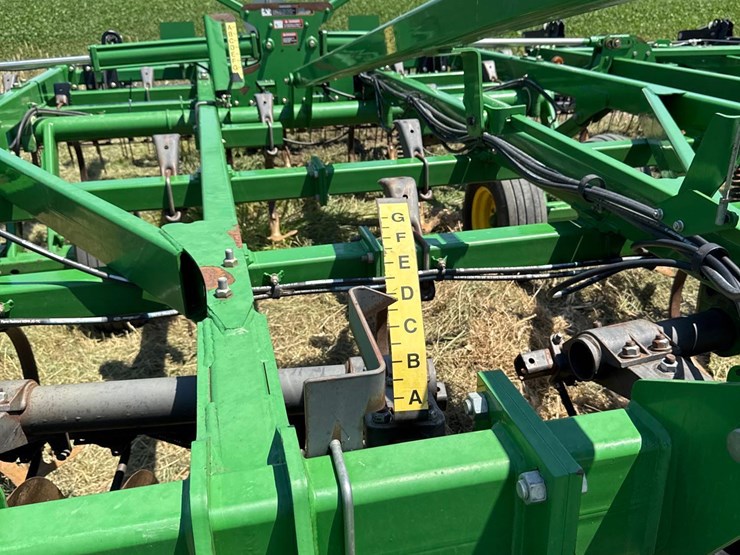 john-deere-2310-image-24