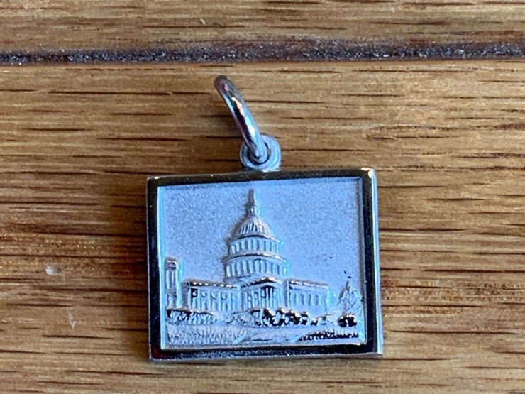 (2)-john-deere-nfpeda-1966-dc-+-1976-st.-louis-charms-image-5