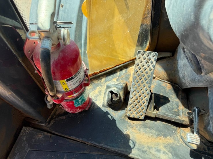 2013-deere-824k-image-52