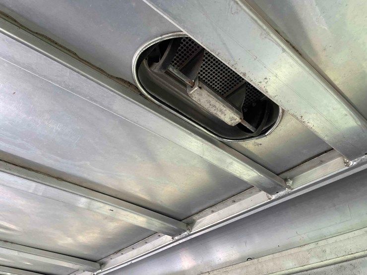 2006-8’x28’-c&c-aluminum-livestock-trailer-image-59