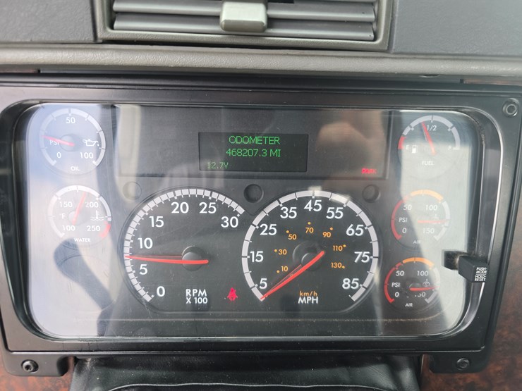 2018-freightliner-columbia-120-image-70