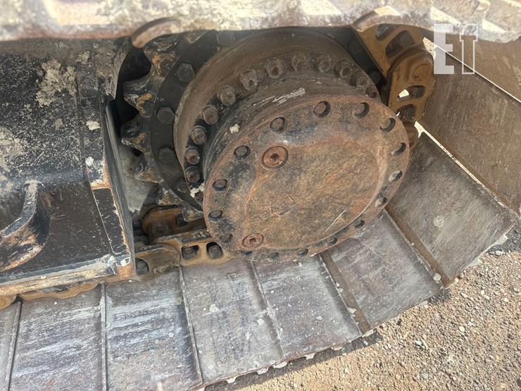 2021-caterpillar-323-image-23
