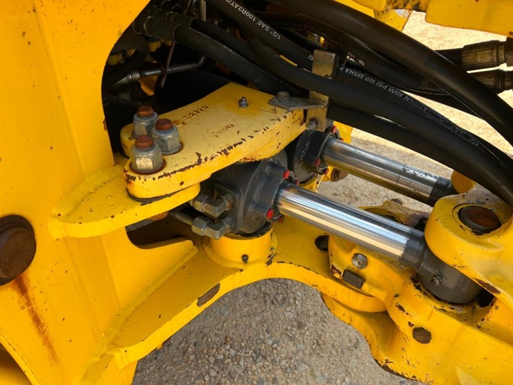 2008-new-holland-b110-image-30