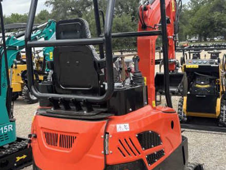 #111-•-cfg-industrial-mini-excavator---kubota-diesel-image-3