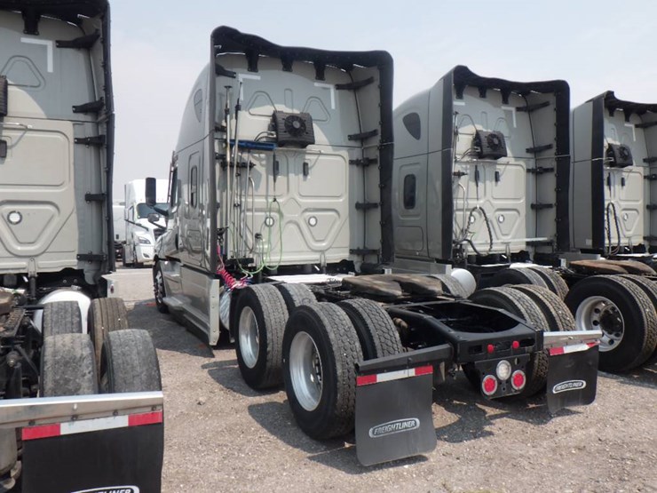 2024-freightliner-cascadia-126-image-7
