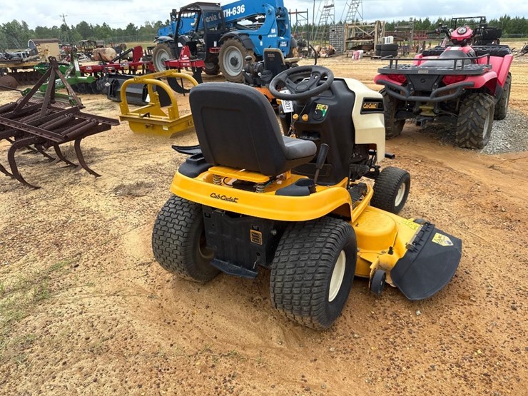 143---cub-cadet-lawn-tractor-image-4